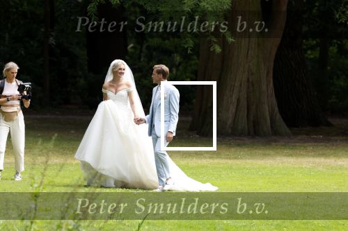Oegstgeest 30 juli 2022
Trouwen Maxime Meiland en Leroy Molkenboer op kasteel Oud Poelgeest . Aanwezig natuurlijk Martien Meiland Erica Meiland Montana Meiland en haar partner Dirk Hoogstraten. Ook hun dochters Claire en Vive waren aanwezig.