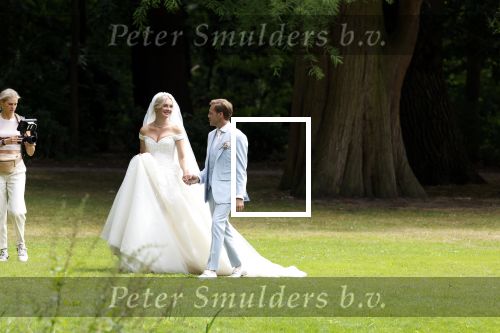 Oegstgeest 30 juli 2022
Trouwen Maxime Meiland en Leroy Molkenboer op kasteel Oud Poelgeest . Aanwezig natuurlijk Martien Meiland Erica Meiland Montana Meiland en haar partner Dirk Hoogstraten. Ook hun dochters Claire en Vive waren aanwezig.