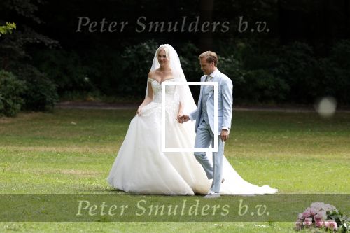 Oegstgeest 30 juli 2022
Trouwen Maxime Meiland en Leroy Molkenboer op kasteel Oud Poelgeest . Aanwezig natuurlijk Martien Meiland Erica Meiland Montana Meiland en haar partner Dirk Hoogstraten. Ook hun dochters Claire en Vive waren aanwezig.