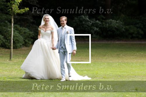 Oegstgeest 30 juli 2022
Trouwen Maxime Meiland en Leroy Molkenboer op kasteel Oud Poelgeest . Aanwezig natuurlijk Martien Meiland Erica Meiland Montana Meiland en haar partner Dirk Hoogstraten. Ook hun dochters Claire en Vive waren aanwezig.