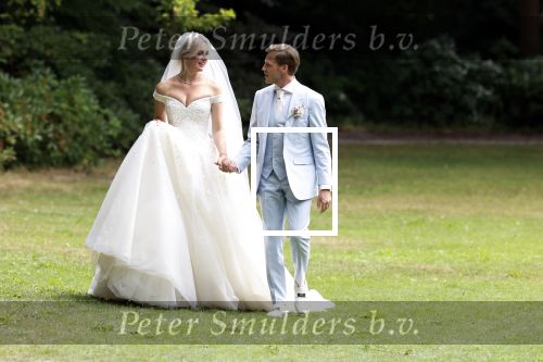 Oegstgeest 30 juli 2022
Trouwen Maxime Meiland en Leroy Molkenboer op kasteel Oud Poelgeest . Aanwezig natuurlijk Martien Meiland Erica Meiland Montana Meiland en haar partner Dirk Hoogstraten. Ook hun dochters Claire en Vive waren aanwezig.