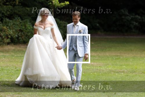 Oegstgeest 30 juli 2022
Trouwen Maxime Meiland en Leroy Molkenboer op kasteel Oud Poelgeest . Aanwezig natuurlijk Martien Meiland Erica Meiland Montana Meiland en haar partner Dirk Hoogstraten. Ook hun dochters Claire en Vive waren aanwezig.