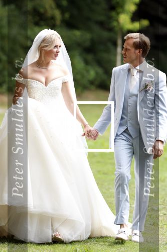 Oegstgeest 30 juli 2022
Trouwen Maxime Meiland en Leroy Molkenboer op kasteel Oud Poelgeest . Aanwezig natuurlijk Martien Meiland Erica Meiland Montana Meiland en haar partner Dirk Hoogstraten. Ook hun dochters Claire en Vive waren aanwezig.