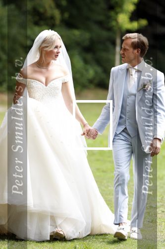 Oegstgeest 30 juli 2022
Trouwen Maxime Meiland en Leroy Molkenboer op kasteel Oud Poelgeest . Aanwezig natuurlijk Martien Meiland Erica Meiland Montana Meiland en haar partner Dirk Hoogstraten. Ook hun dochters Claire en Vive waren aanwezig.