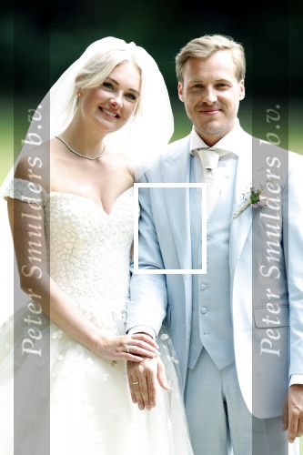 Oegstgeest 30 juli 2022
Trouwen Maxime Meiland en Leroy Molkenboer op kasteel Oud Poelgeest . Aanwezig natuurlijk Martien Meiland Erica Meiland Montana Meiland en haar partner Dirk Hoogstraten. Ook hun dochters Claire en Vive waren aanwezig.