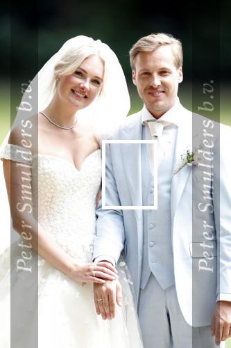 Oegstgeest 30 juli 2022
Trouwen Maxime Meiland en Leroy Molkenboer op kasteel Oud Poelgeest . Aanwezig natuurlijk Martien Meiland Erica Meiland Montana Meiland en haar partner Dirk Hoogstraten. Ook hun dochters Claire en Vive waren aanwezig.