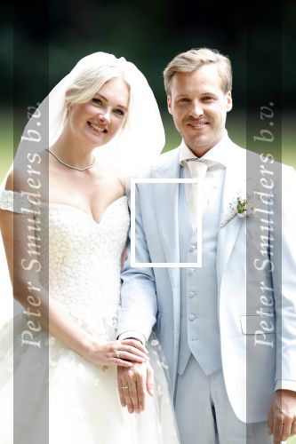 Oegstgeest 30 juli 2022
Trouwen Maxime Meiland en Leroy Molkenboer op kasteel Oud Poelgeest . Aanwezig natuurlijk Martien Meiland Erica Meiland Montana Meiland en haar partner Dirk Hoogstraten. Ook hun dochters Claire en Vive waren aanwezig.