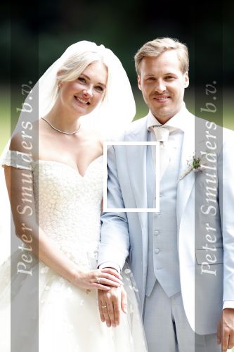 Oegstgeest 30 juli 2022
Trouwen Maxime Meiland en Leroy Molkenboer op kasteel Oud Poelgeest . Aanwezig natuurlijk Martien Meiland Erica Meiland Montana Meiland en haar partner Dirk Hoogstraten. Ook hun dochters Claire en Vive waren aanwezig.