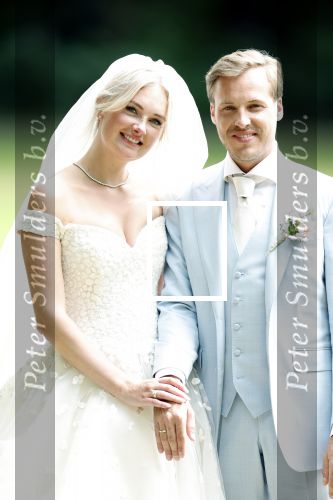 Oegstgeest 30 juli 2022
Trouwen Maxime Meiland en Leroy Molkenboer op kasteel Oud Poelgeest . Aanwezig natuurlijk Martien Meiland Erica Meiland Montana Meiland en haar partner Dirk Hoogstraten. Ook hun dochters Claire en Vive waren aanwezig.