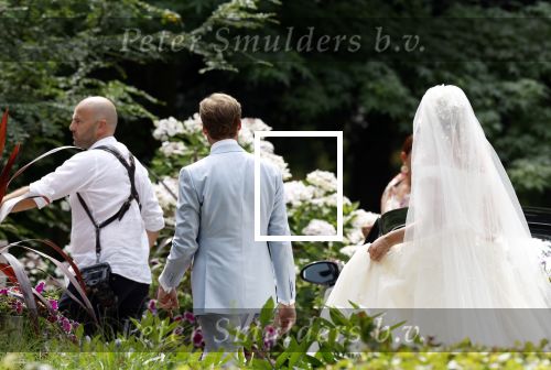 Oegstgeest 30 juli 2022
Trouwen Maxime Meiland en Leroy Molkenboer op kasteel Oud Poelgeest . Aanwezig natuurlijk Martien Meiland Erica Meiland Montana Meiland en haar partner Dirk Hoogstraten. Ook hun dochters Claire en Vive waren aanwezig.