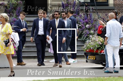 Oegstgeest 30 juli 2022
Trouwen Maxime Meiland en Leroy Molkenboer op kasteel Oud Poelgeest . Aanwezig natuurlijk Martien Meiland Erica Meiland Montana Meiland en haar partner Dirk Hoogstraten. Ook hun dochters Claire en Vive waren aanwezig. gasten