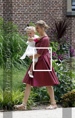 Oegstgeest 30 juli 2022
Trouwen Maxime Meiland en Leroy Molkenboer op kasteel Oud Poelgeest . Aanwezig natuurlijk Martien Meiland Erica Meiland Montana Meiland en haar partner Dirk Hoogstraten. Ook hun dochters Claire en Vive waren aanwezig.
