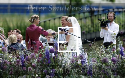 Oegstgeest 30 juli 2022
Trouwen Maxime Meiland en Leroy Molkenboer op kasteel Oud Poelgeest . Aanwezig natuurlijk Martien Meiland Erica Meiland Montana Meiland en haar partner Dirk Hoogstraten. Ook hun dochters Claire en Vive waren aanwezig.