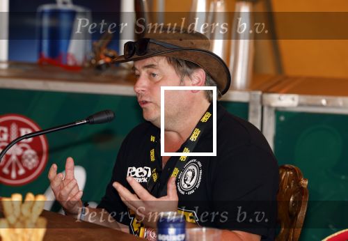 Lichtenvoorde 12 juli 2022
Frans bauer op persconferentie zwarte croos ivm het afscheid van tante Rikie . Jaap v Deurzen begeleidt de persconferentie waar ook Gijs Jolink aanschuift. Ronnie Degen