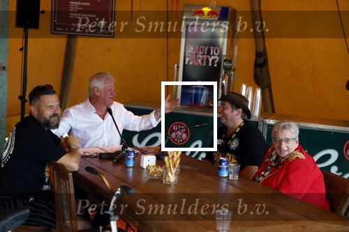 Lichtenvoorde 12 juli 2022
Frans bauer op persconferentie zwarte croos ivm het afscheid van tante Rikie . Jaap v Deurzen begeleidt de persconferentie waar ook Gijs Jolink aanschuift. Ronnie Degen
