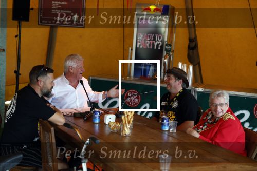 Lichtenvoorde 12 juli 2022
Frans bauer op persconferentie zwarte croos ivm het afscheid van tante Rikie . Jaap v Deurzen begeleidt de persconferentie waar ook Gijs Jolink aanschuift. Ronnie Degen
