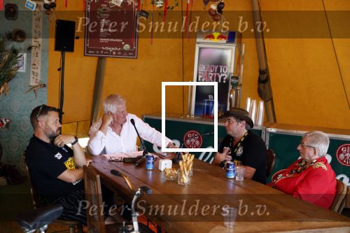 Lichtenvoorde 12 juli 2022
Frans bauer op persconferentie zwarte croos ivm het afscheid van tante Rikie . Jaap v Deurzen begeleidt de persconferentie waar ook Gijs Jolink aanschuift. Ronnie Degen