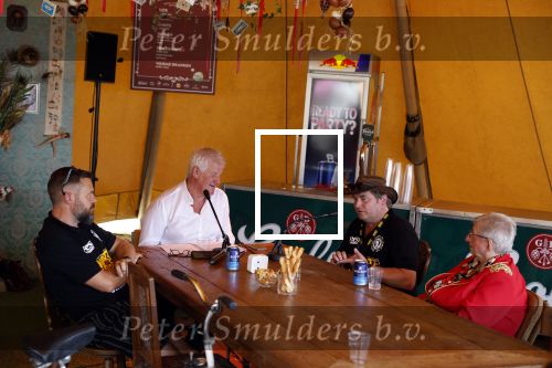 Lichtenvoorde 12 juli 2022
Frans bauer op persconferentie zwarte croos ivm het afscheid van tante Rikie . Jaap v Deurzen begeleidt de persconferentie waar ook Gijs Jolink aanschuift. Ronnie Degen