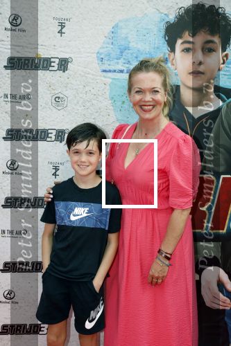 Amsterdam 20 juli 2022
Premiere Strijder in Tuschinski. Soufiane Touzani , Martijn Fischer Maartje v d Wetering Maik Cillekens Anouar Kasmi en Kailani Busker spelen de hoofdrollen. Roos Schlikker kwam met haar zoon