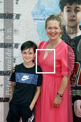 Amsterdam 20 juli 2022
Premiere Strijder in Tuschinski. Soufiane Touzani , Martijn Fischer Maartje v d Wetering Maik Cillekens Anouar Kasmi en Kailani Busker spelen de hoofdrollen. Roos Schlikker kwam met haar zoon