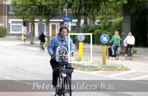 Amsterdam 27 juli 2022
Sascha Visser op de fiets in Amsterdam zuid