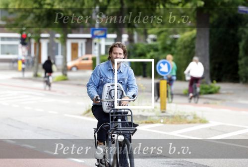 Amsterdam 27 juli 2022
Sascha Visser op de fiets in Amsterdam zuid