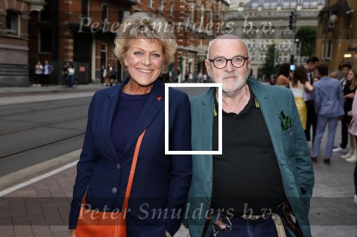 Amsterdam 25 juli 2022
Premiere Falsettos in het deLamar Theater. Simone Kleisma kwam met Serge Henri Valcke