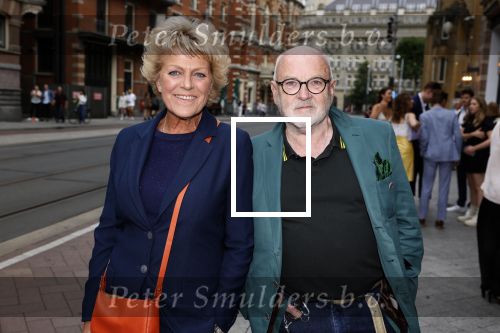 Amsterdam 25 juli 2022
Premiere Falsettos in het deLamar Theater. Simone Kleisma kwam met Serge Henri Valcke