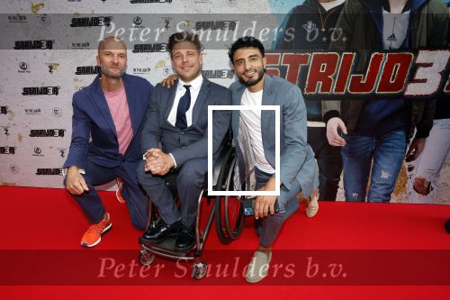 Amsterdam 20 juli 2022
Premiere Strijder in Tuschinski. Soufiane Touzani , Martijn Fischer Maartje v d Wetering Maik Cillekens Anouar Kasmi en Kailani Busker spelen de hoofdrollen. Touzani en Job Tichelman