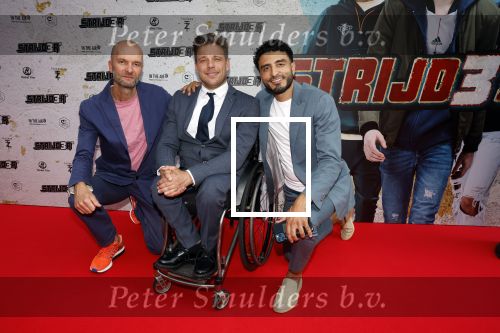Amsterdam 20 juli 2022
Premiere Strijder in Tuschinski. Soufiane Touzani , Martijn Fischer Maartje v d Wetering Maik Cillekens Anouar Kasmi en Kailani Busker spelen de hoofdrollen. Touzani en Job Tichelman