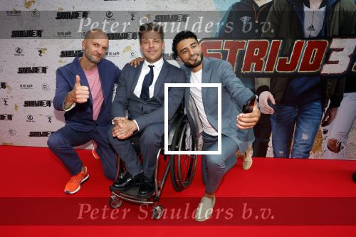 Amsterdam 20 juli 2022
Premiere Strijder in Tuschinski. Soufiane Touzani , Martijn Fischer Maartje v d Wetering Maik Cillekens Anouar Kasmi en Kailani Busker spelen de hoofdrollen. Touzani en Job Tichelman