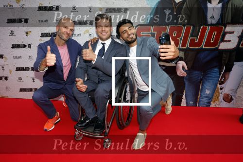 Amsterdam 20 juli 2022
Premiere Strijder in Tuschinski. Soufiane Touzani , Martijn Fischer Maartje v d Wetering Maik Cillekens Anouar Kasmi en Kailani Busker spelen de hoofdrollen. Touzani en Job Tichelman