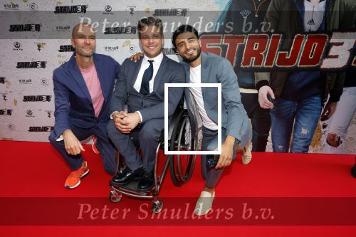 Amsterdam 20 juli 2022
Premiere Strijder in Tuschinski. Soufiane Touzani , Martijn Fischer Maartje v d Wetering Maik Cillekens Anouar Kasmi en Kailani Busker spelen de hoofdrollen. Touzani en Job Tichelman
