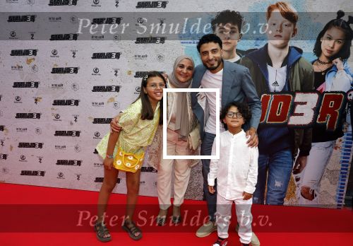 Amsterdam 20 juli 2022
Premiere Strijder in Tuschinski. Soufiane Touzani , Martijn Fischer Maartje v d Wetering Maik Cillekens Anouar Kasmi en Kailani Busker spelen de hoofdrollen. Touzani met zijn moeder en zijn kinderen
