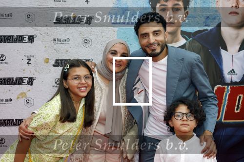 Amsterdam 20 juli 2022
Premiere Strijder in Tuschinski. Soufiane Touzani , Martijn Fischer Maartje v d Wetering Maik Cillekens Anouar Kasmi en Kailani Busker spelen de hoofdrollen. Touzani met zijn moeder en zijn kinderen