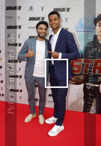Amsterdam 20 juli 2022
Premiere Strijder in Tuschinski. Soufiane Touzani , Martijn Fischer Maartje v d Wetering Maik Cillekens Anouar Kasmi en Kailani Busker spelen de hoofdrollen. Soufiane en Dody Gakpo