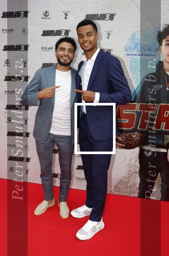 Amsterdam 20 juli 2022
Premiere Strijder in Tuschinski. Soufiane Touzani , Martijn Fischer Maartje v d Wetering Maik Cillekens Anouar Kasmi en Kailani Busker spelen de hoofdrollen. Soufiane en Dody Gakpo