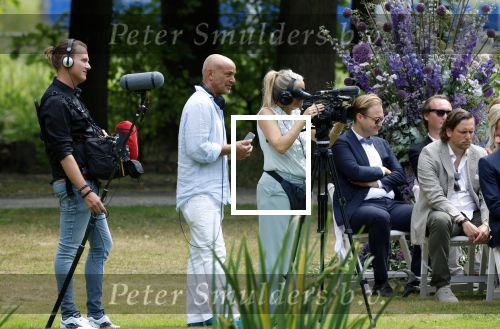 Oegstgeest 30 juli 2022
Trouwen Maxime Meiland en Leroy Molkenboer op kasteel Oud Poelgeest . Aanwezig natuurlijk Martien Meiland Erica Meiland Montana Meiland en haar partner Dirk Hoogstraten. Ook hun dochters Claire en Vive waren aanwezig. Timon Moll
