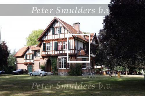 Diepenheim 31 juli 2022
Wibi Soerjadi krijgt na een tuinconcert in de tuin van zij n huis een koninklijke onderscheiding . Zijn nieuwe vriendin Myrthe is aanwezig .