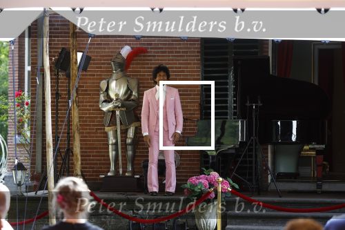 Diepenheim 31 juli 2022
Wibi Soerjadi krijgt na een tuinconcert in de tuin van zij n huis een koninklijke onderscheiding . Zijn nieuwe vriendin Myrthe is aanwezig .