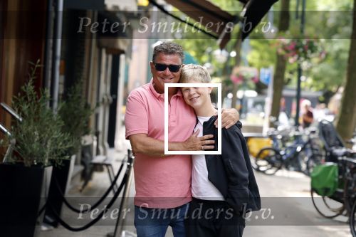Amsterdam 28 juli 2022
Wolter Kroes met zijn zoon Tom in Amsterdam zuid. Ze hadden samen lekker geluncht bij brasserie v Dam