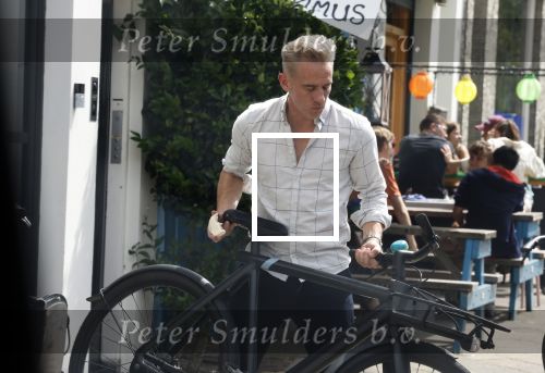 Amsterdam 15 16 en 17 juli 2023
Art Rooijakkers en zijn vriendin Karlijn Gudden wonen samen in hun nieuwe huis in Amsterdam zuid.