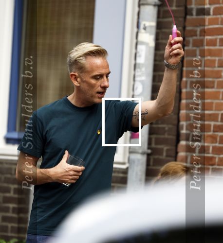 Amsterdam 15 16 en 17 juli 2023
Art Rooijakkers en zijn vriendin Karlijn Gudden wonen samen in hun nieuwe huis in Amsterdam zuid.