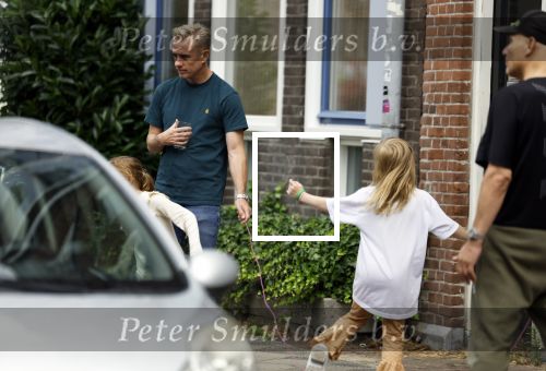 Amsterdam 15 16 en 17 juli 2023
Art Rooijakkers en zijn vriendin Karlijn Gudden wonen samen in hun nieuwe huis in Amsterdam zuid.