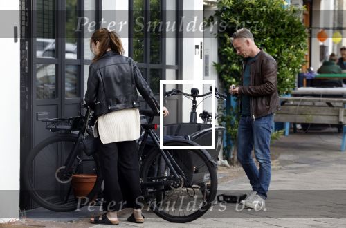Amsterdam 15 16 en 17 juli 2023
Art Rooijakkers en zijn vriendin Karlijn Gudden wonen samen in hun nieuwe huis in Amsterdam zuid.
