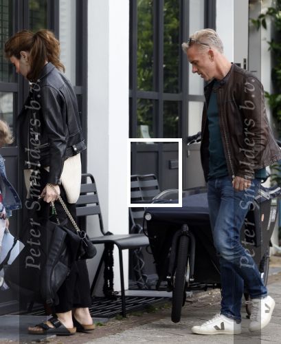 Amsterdam 15 16 en 17 juli 2023
Art Rooijakkers en zijn vriendin Karlijn Gudden wonen samen in hun nieuwe huis in Amsterdam zuid.