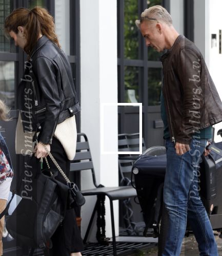 Amsterdam 15 16 en 17 juli 2023
Art Rooijakkers en zijn vriendin Karlijn Gudden wonen samen in hun nieuwe huis in Amsterdam zuid.