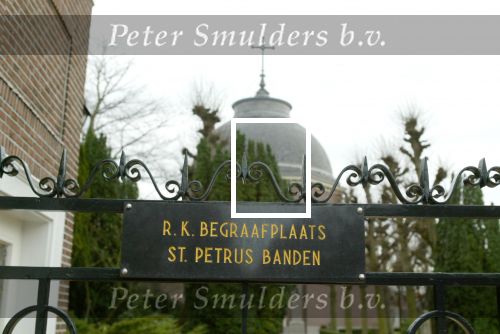 Scheveningen 4 januari 2004
Begraafplaats  St Petrus Banden in Scheveningen waar Guusje Nederhorst begraven is
Peter Smulders bv