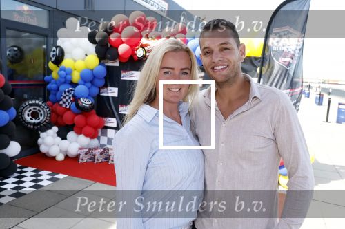 Zandvoort 6 juli 2023
Presentatie Formule 1 F1 spel van Robert Doornbos en Chantal Bles in de box van Redbull op circuitpark Zandvoort. Chahid Charrak en zijn vrouw ( Dutch Perfomante)