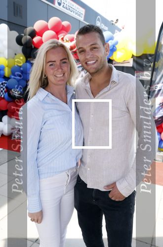 Zandvoort 6 juli 2023
Presentatie Formule 1 F1 spel van Robert Doornbos en Chantal Bles in de box van Redbull op circuitpark Zandvoort. Chahid Charrak en zijn vrouw ( Dutch Perfomante)
